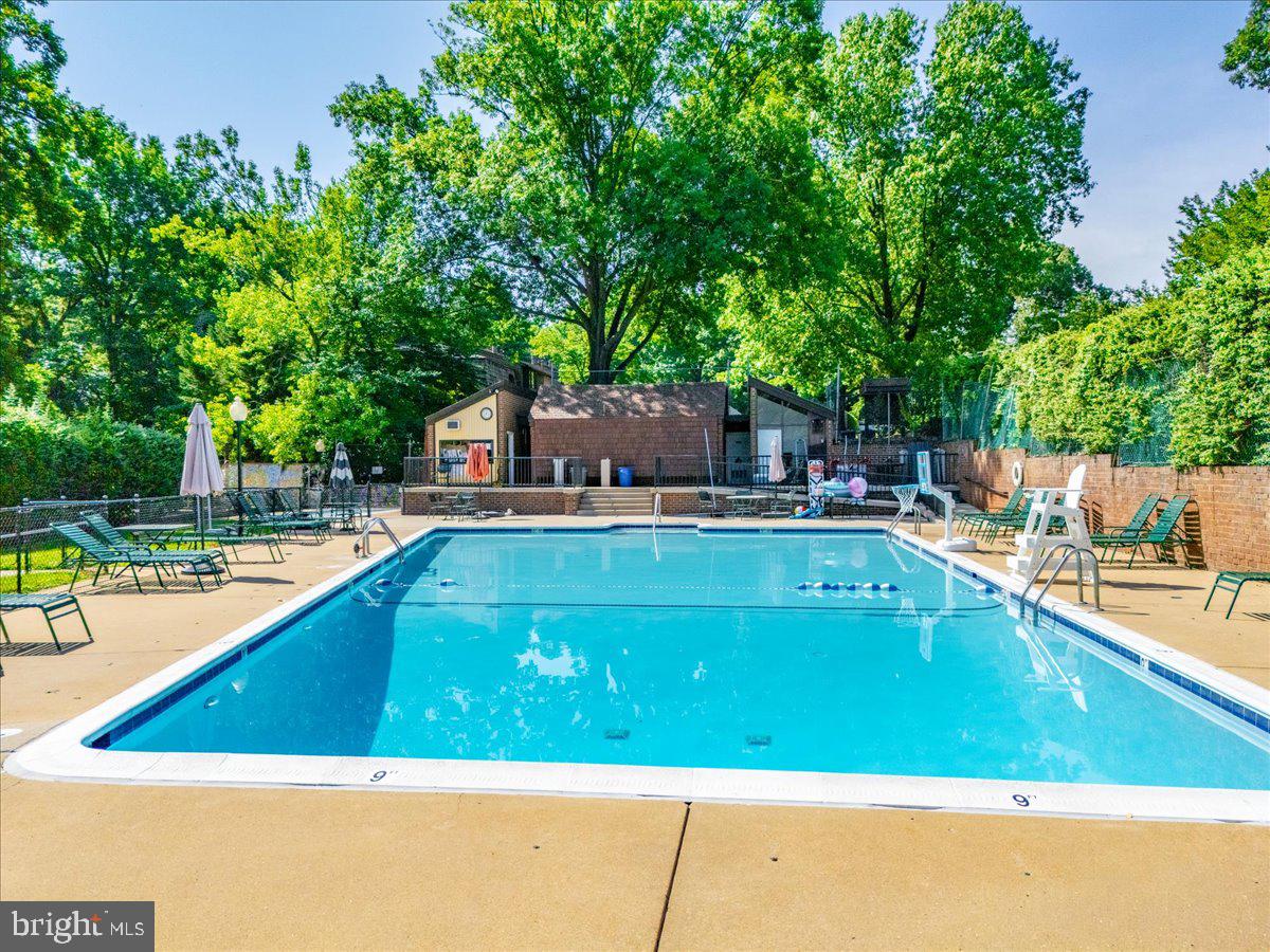 BRISTOW VILLAGE - Residential