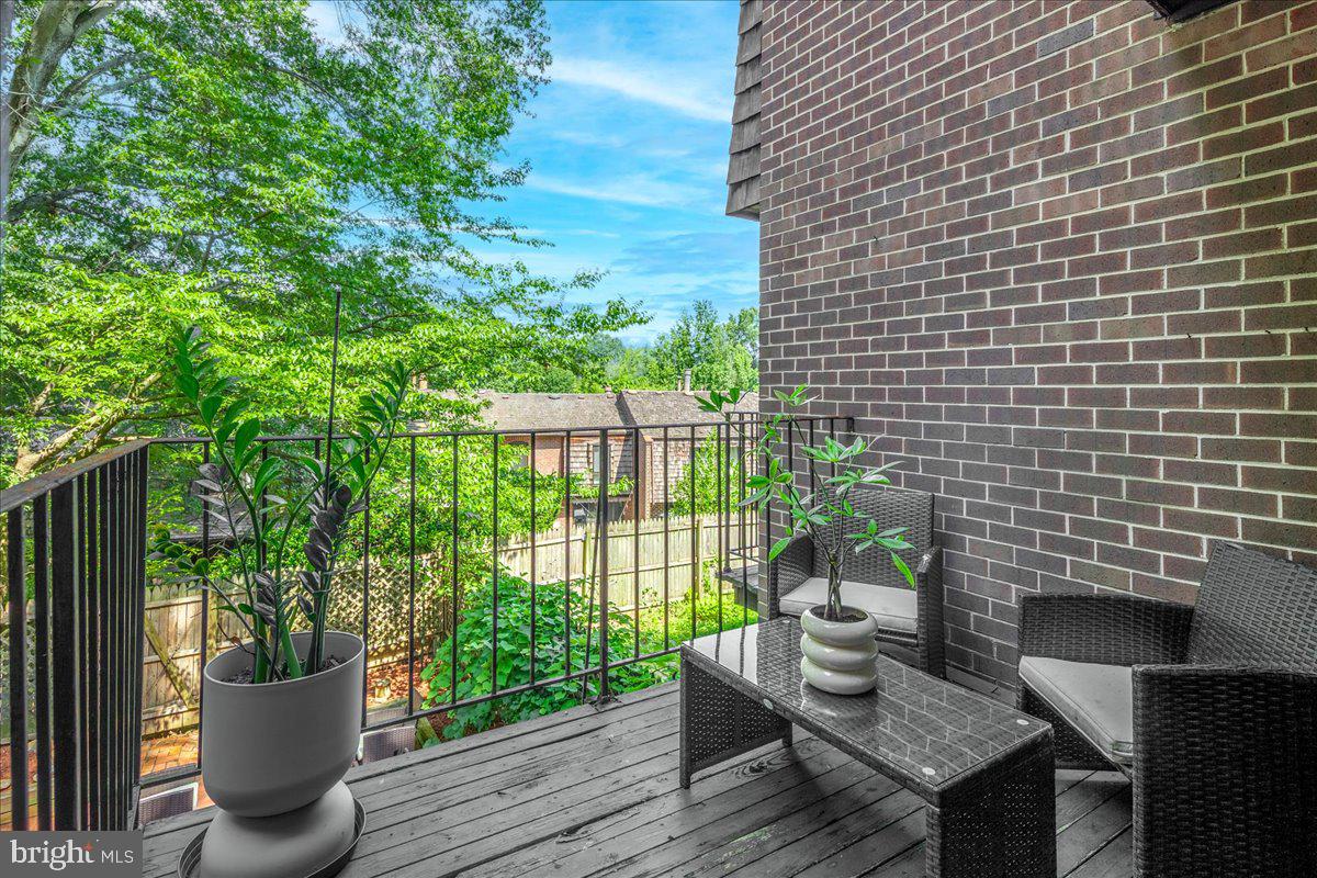 BRISTOW VILLAGE - Residential