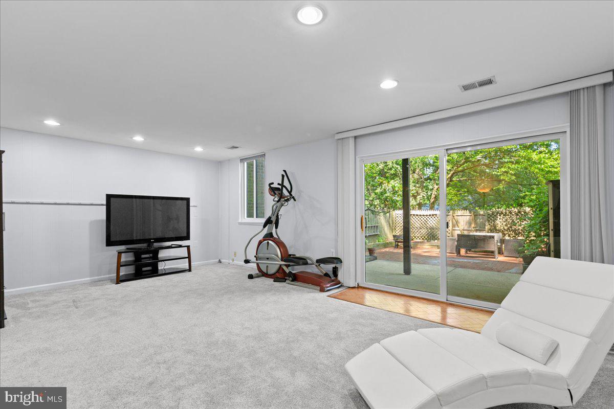 BRISTOW VILLAGE - Residential