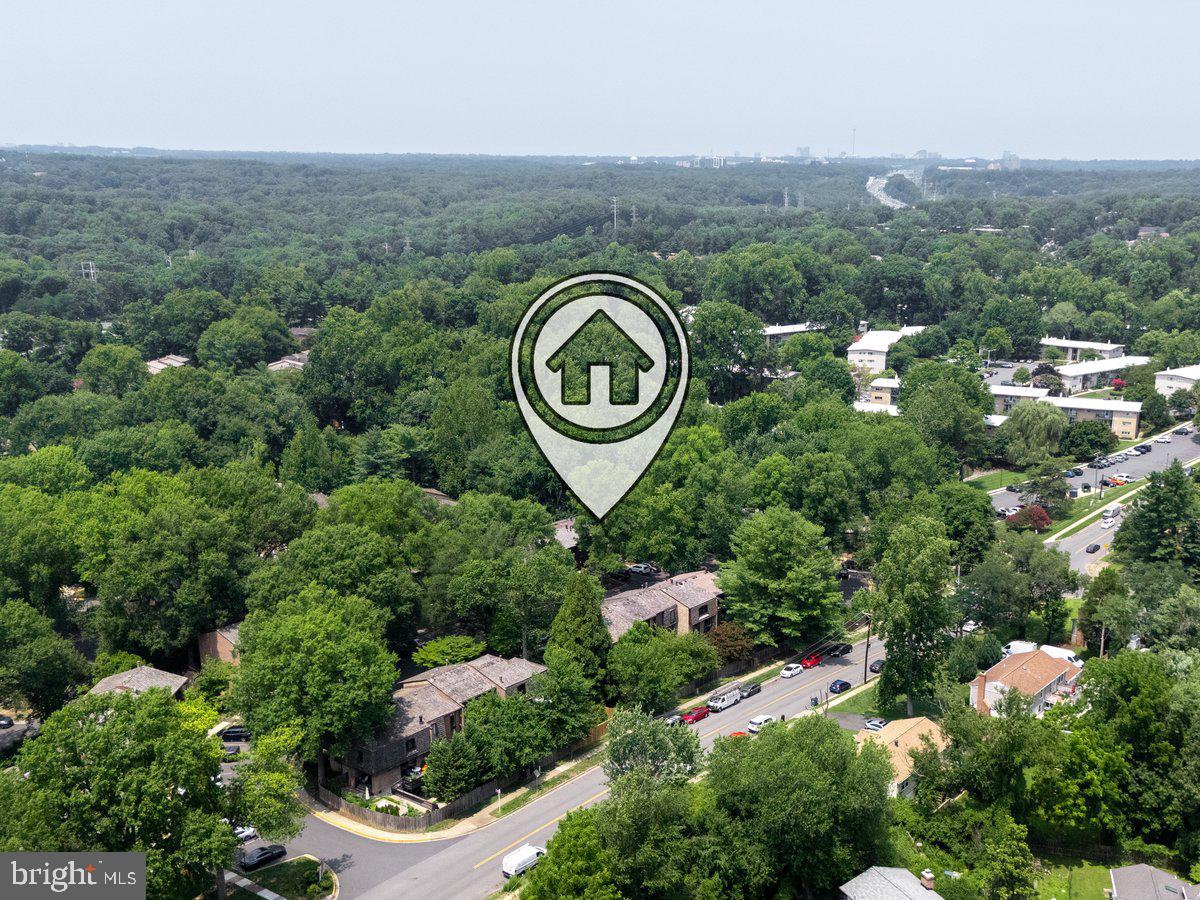BRISTOW VILLAGE - Residential
