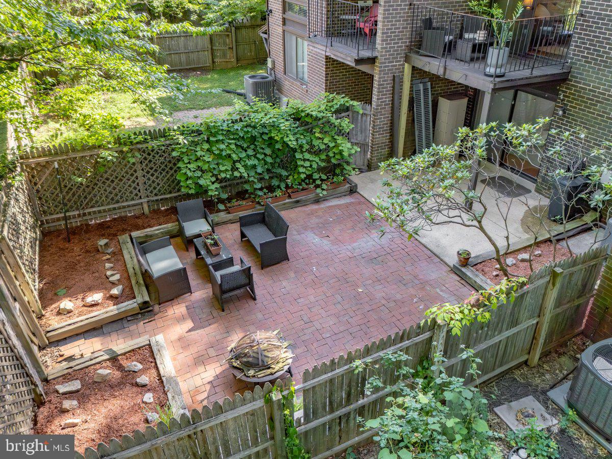 BRISTOW VILLAGE - Residential
