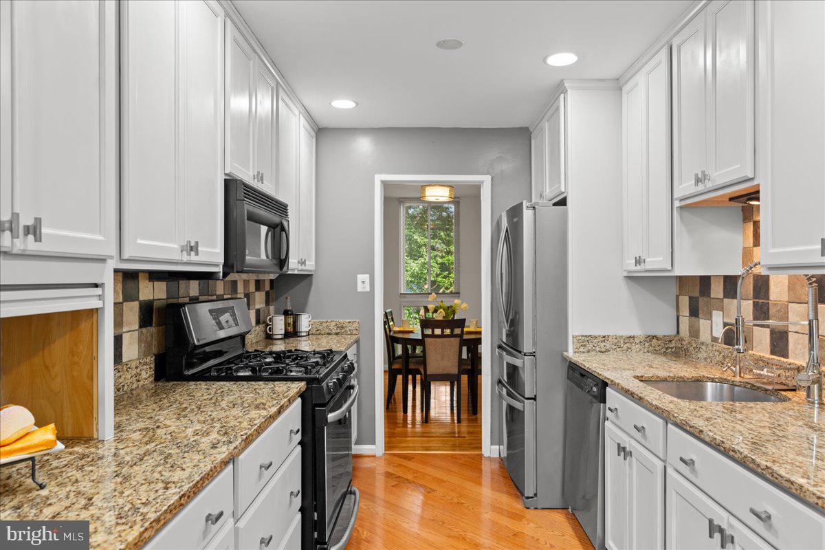 BRISTOW VILLAGE - Residential
