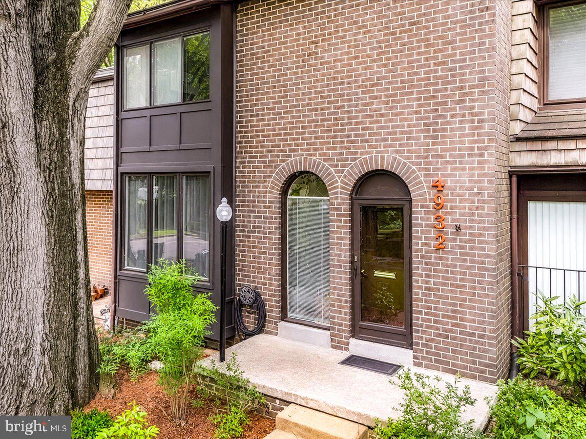 BRISTOW VILLAGE - Residential