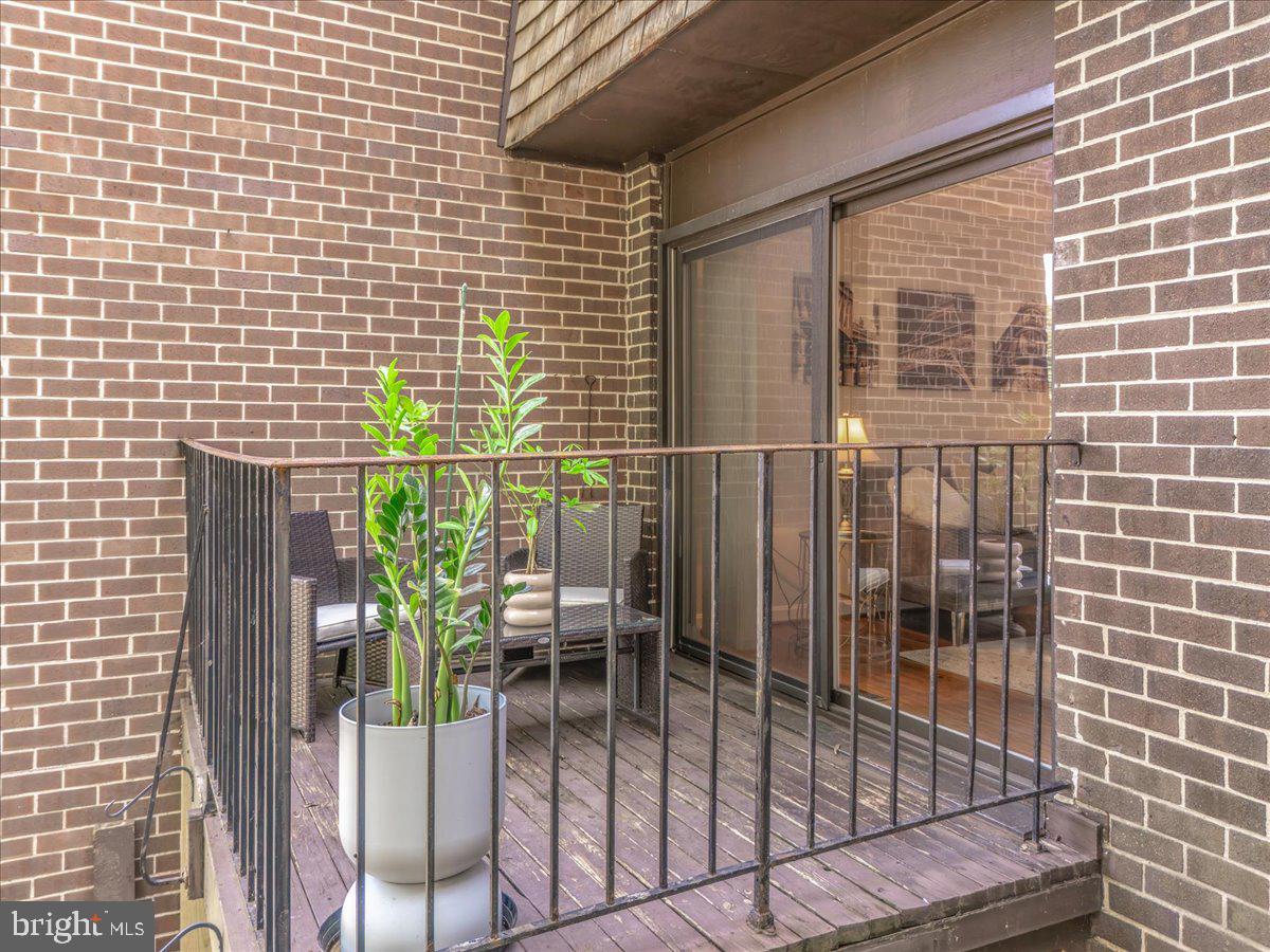 BRISTOW VILLAGE - Residential