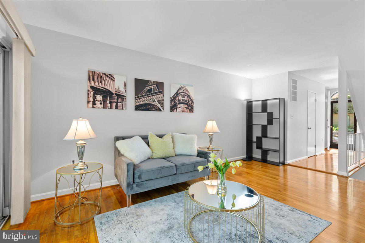 BRISTOW VILLAGE - Residential