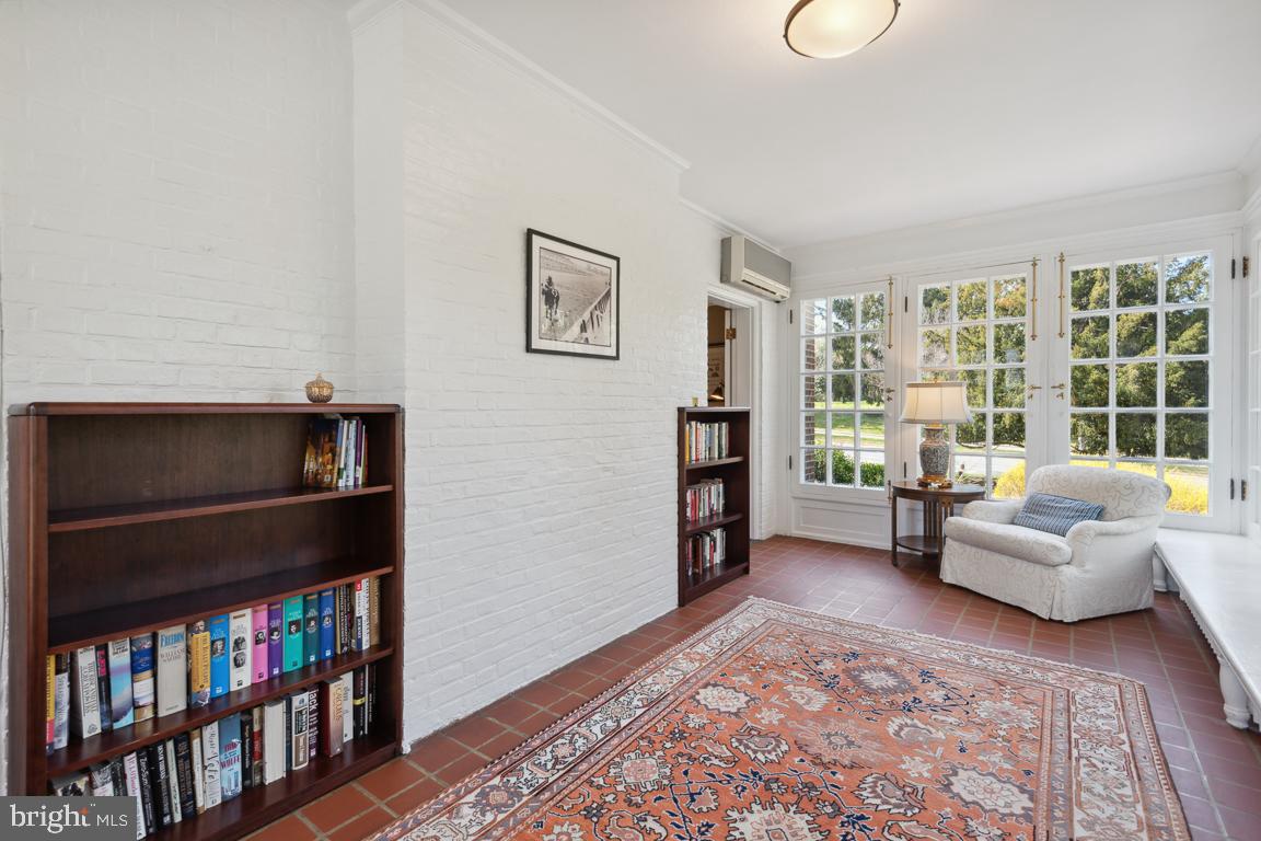 NORTH ROLAND PARK - Residential
