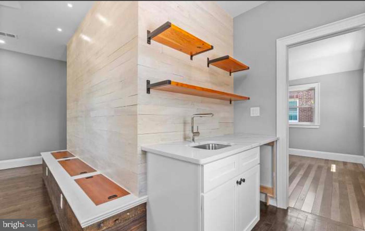 WEST OAK LANE - Residential