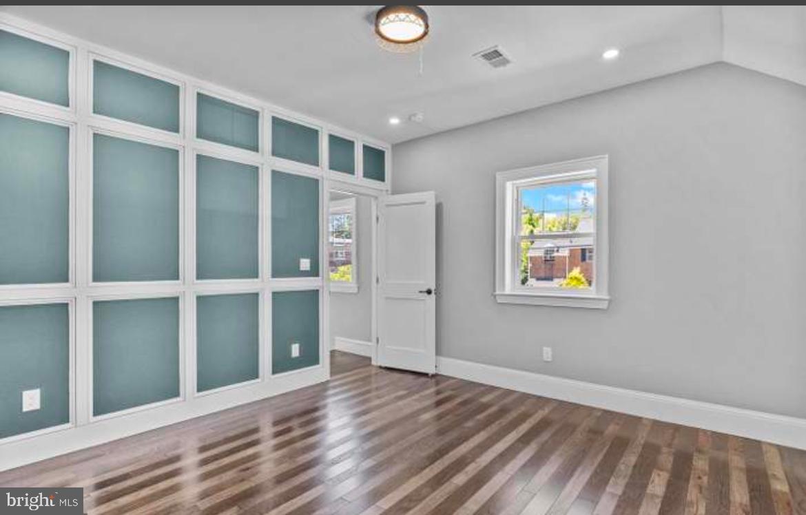 WEST OAK LANE - Residential