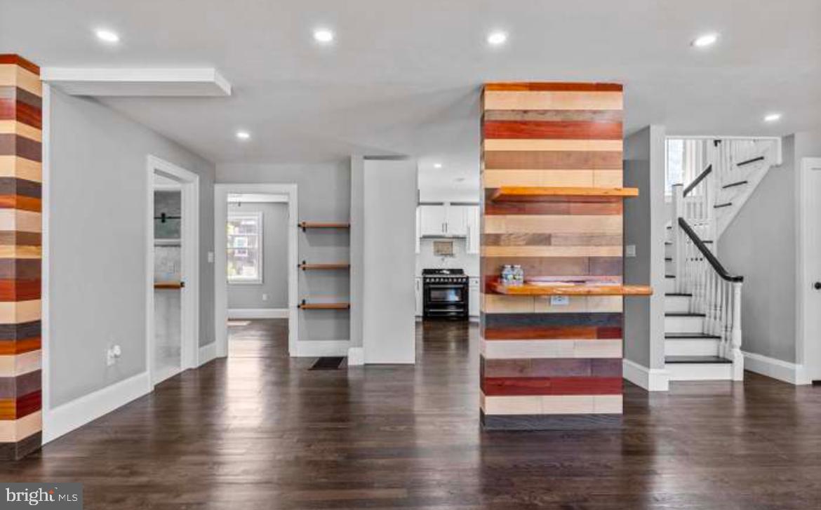 WEST OAK LANE - Residential