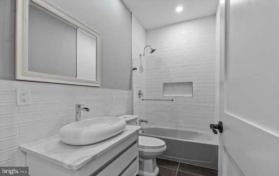 WEST OAK LANE - Residential