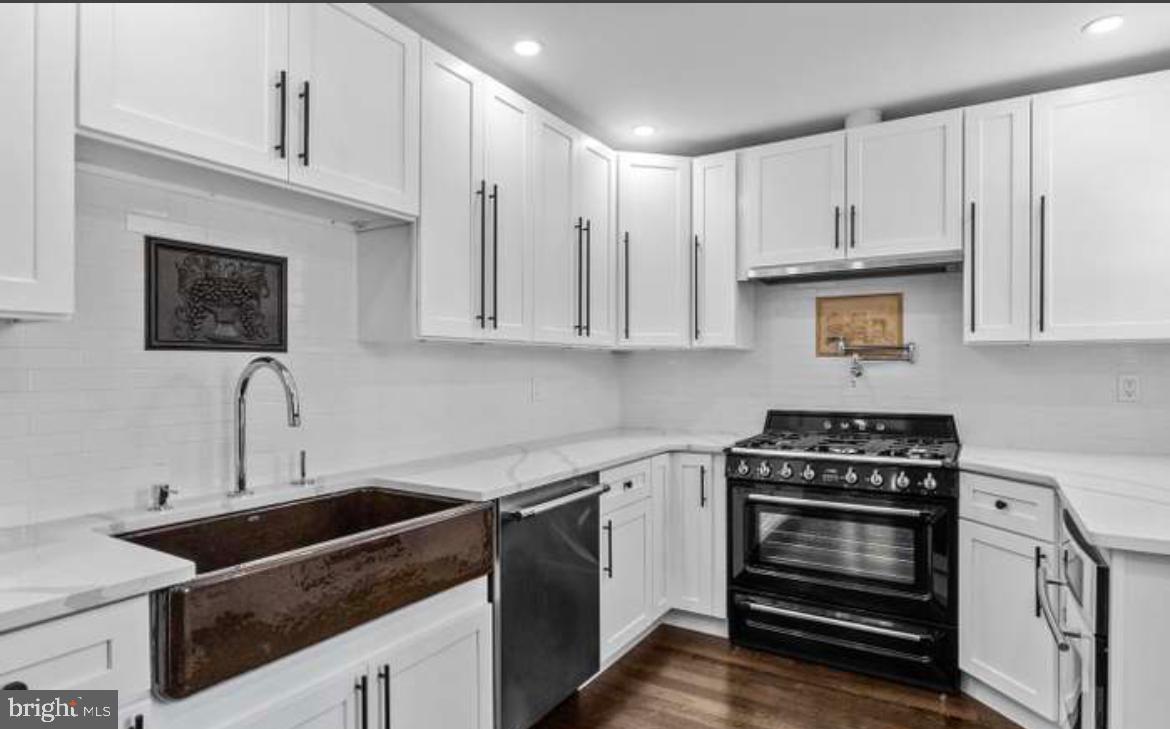 WEST OAK LANE - Residential