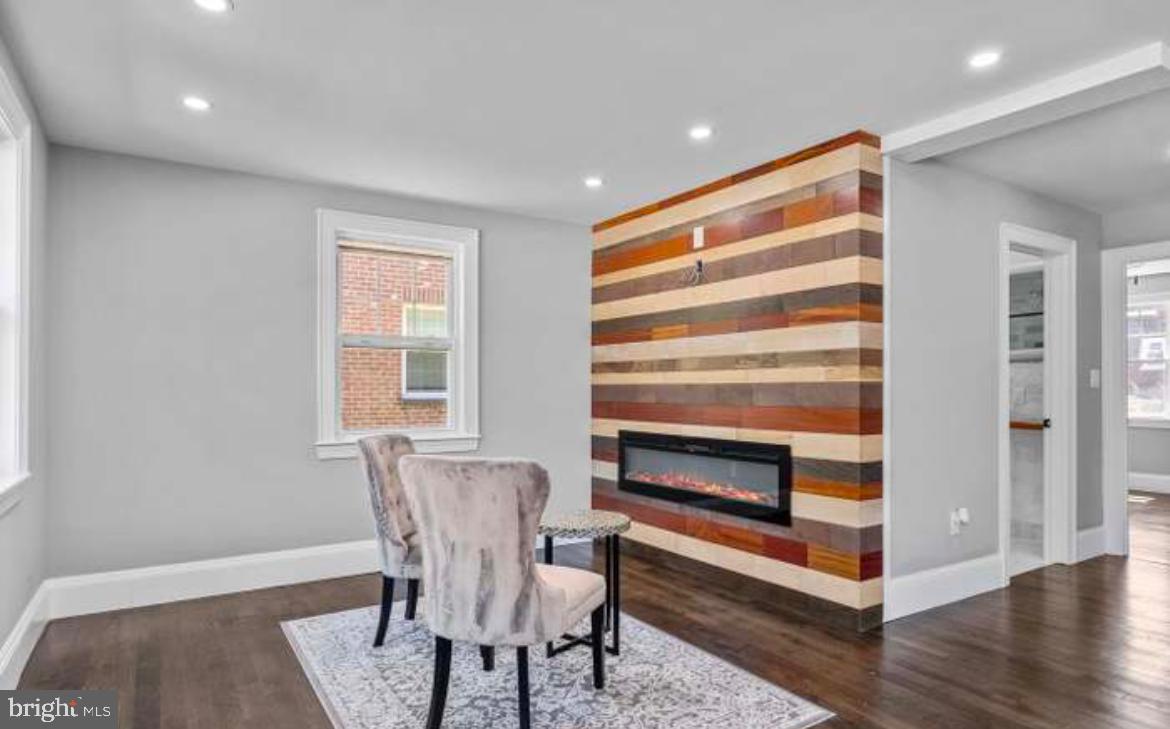WEST OAK LANE - Residential