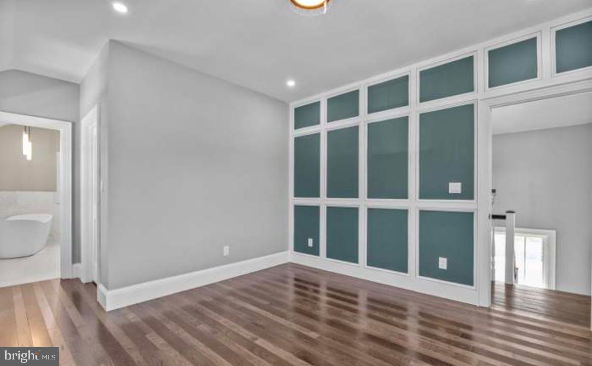 WEST OAK LANE - Residential