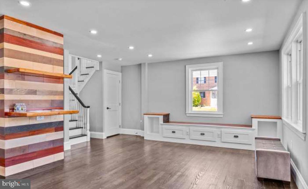 WEST OAK LANE - Residential