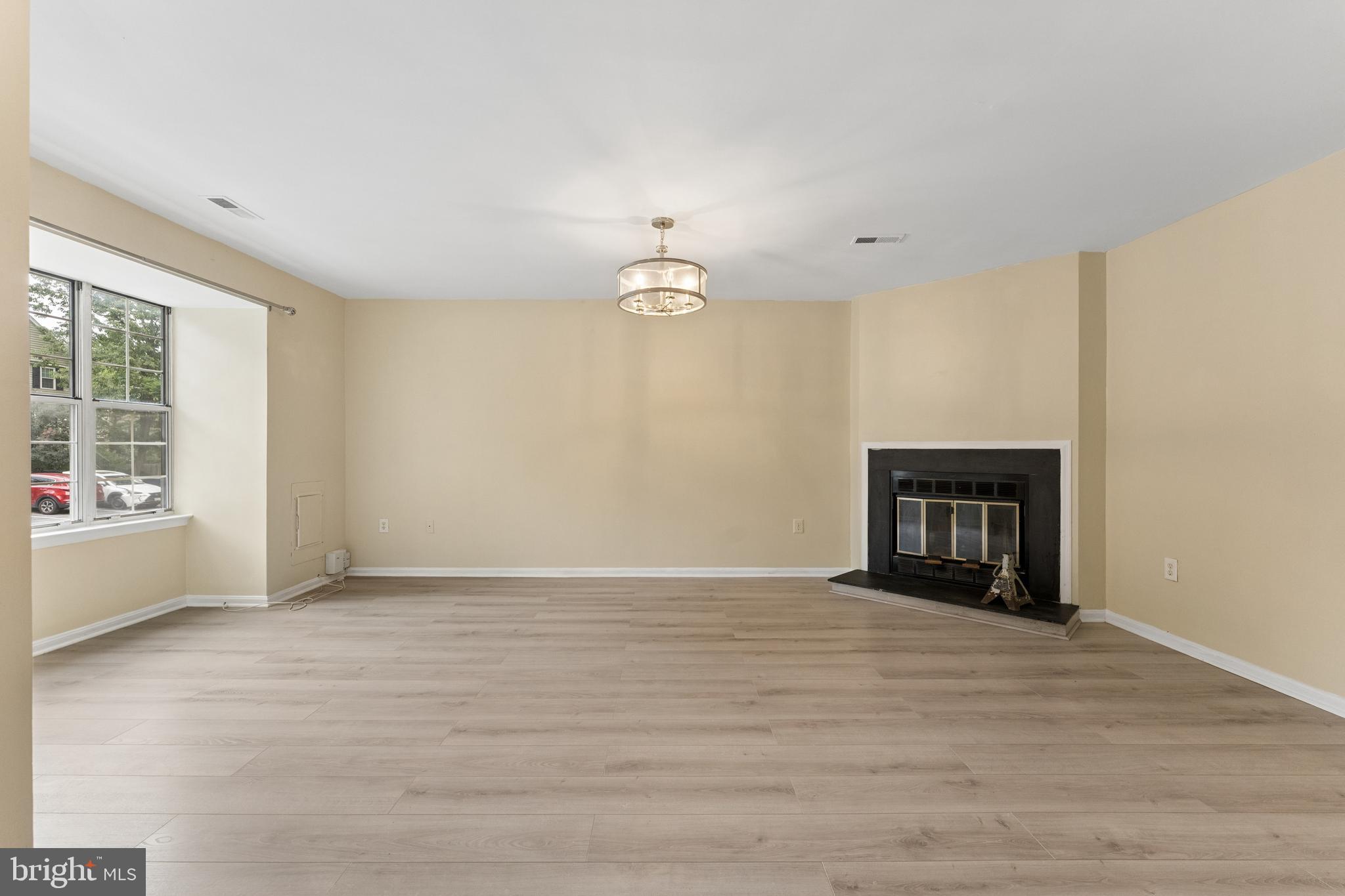 ARBORY CONDO-PHASE 10> - Residential