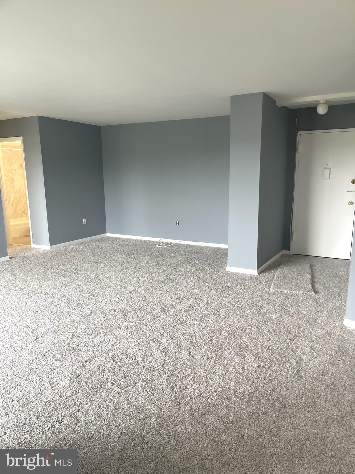 Back on the Market! Buyer financing fell through!
Location is Key! Welcome to Piney Branch Condominiums. This bright and  beautifully kept Condo is located just 2 exits from 495S  going into Silver Spring , MD. Once you get off the exit you immediately run into restaurants, shopping and grocery stores. This condo provides you with 2 bedrooms and 2 full bathrooms, has 1092 sq ft so it's very spacious , located on 7th floor for some amazing views and directly across from the metro stop. Your Washer/ Dryer is located on each floor of the building.  Schedule your showing today! This rental will not last long!