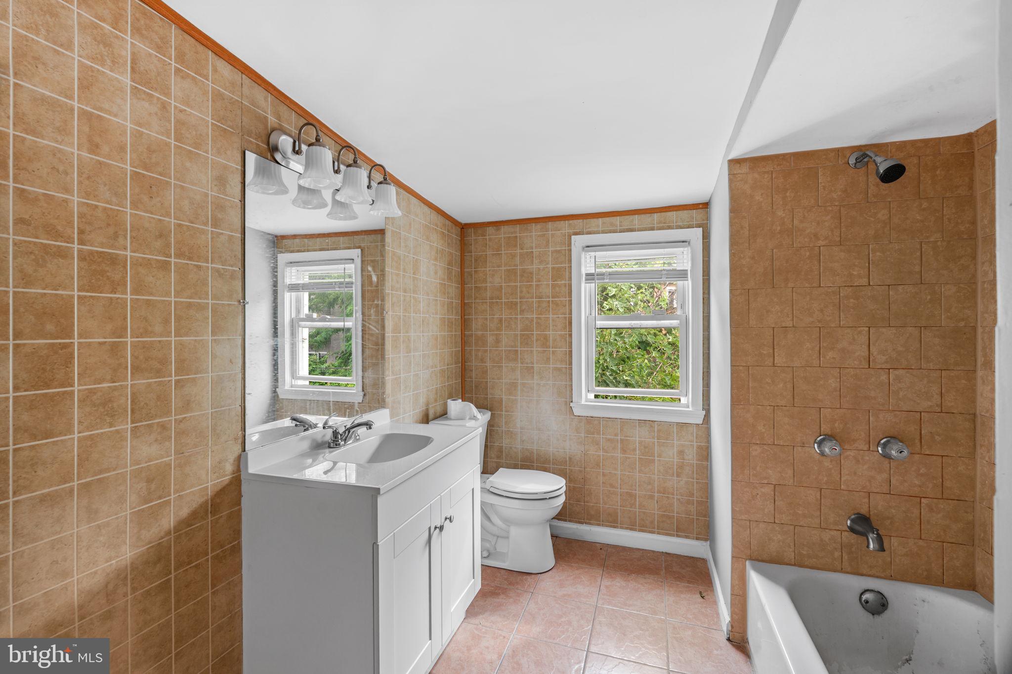 EAST KENSINGTON - Residential