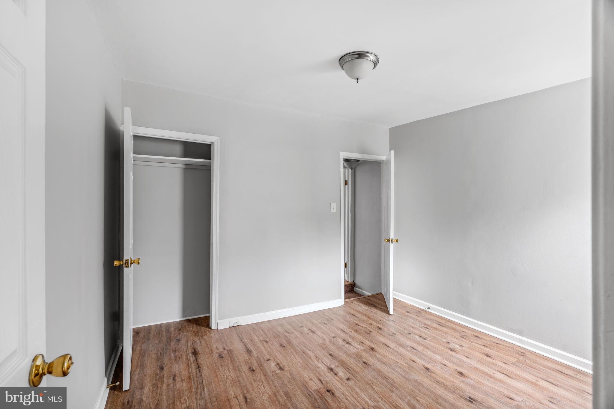 EAST KENSINGTON - Residential