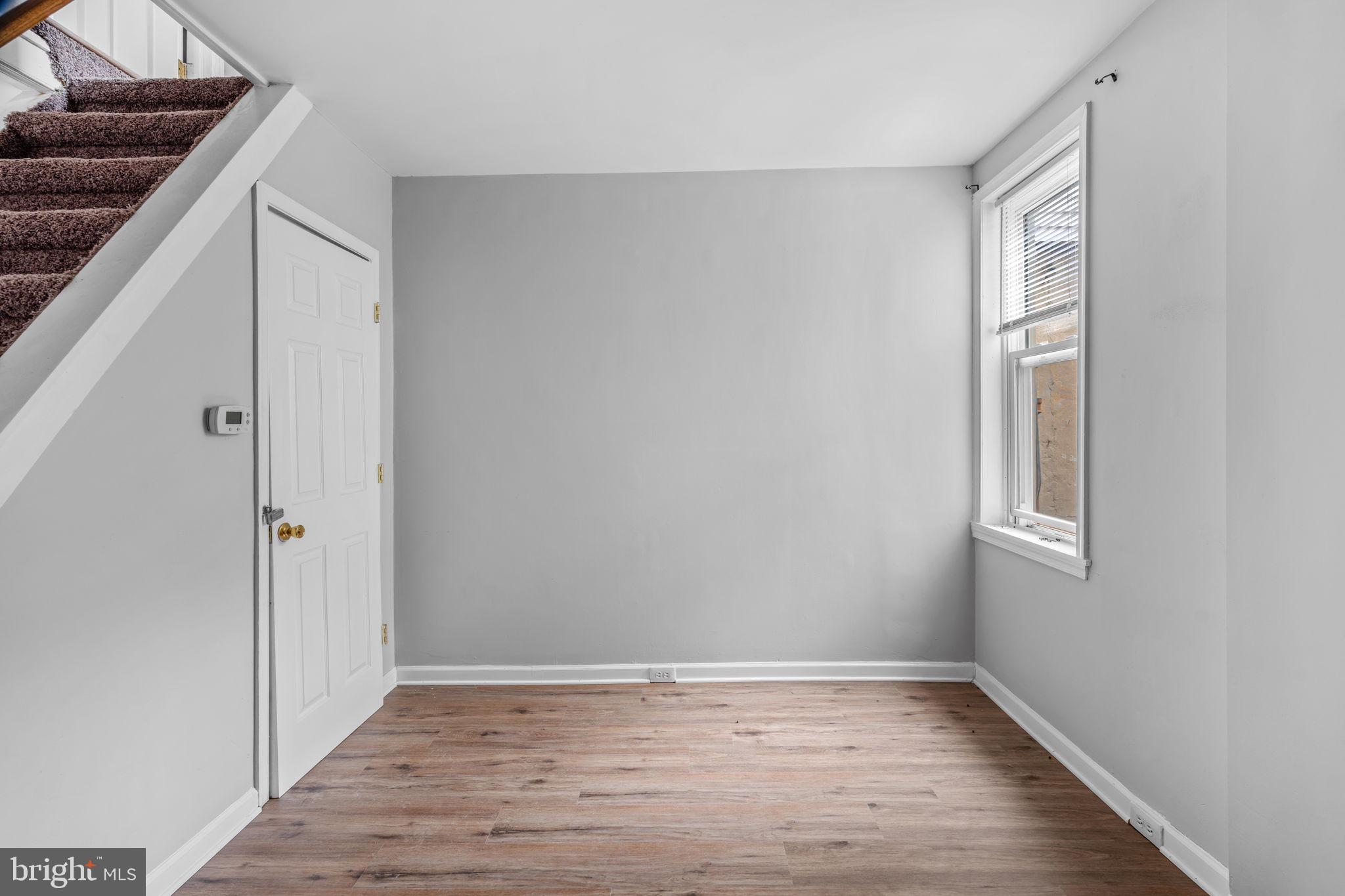 EAST KENSINGTON - Residential