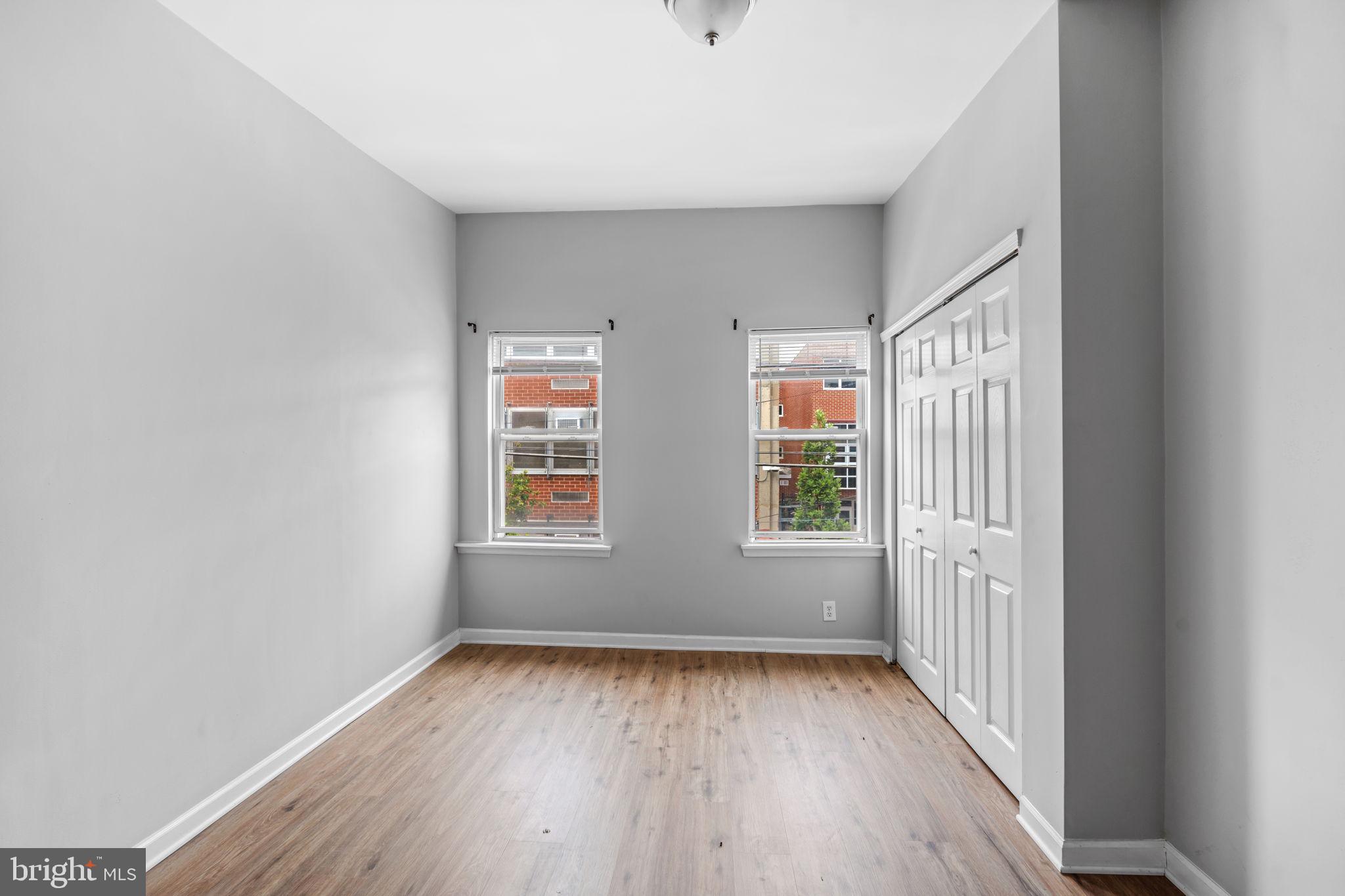 EAST KENSINGTON - Residential