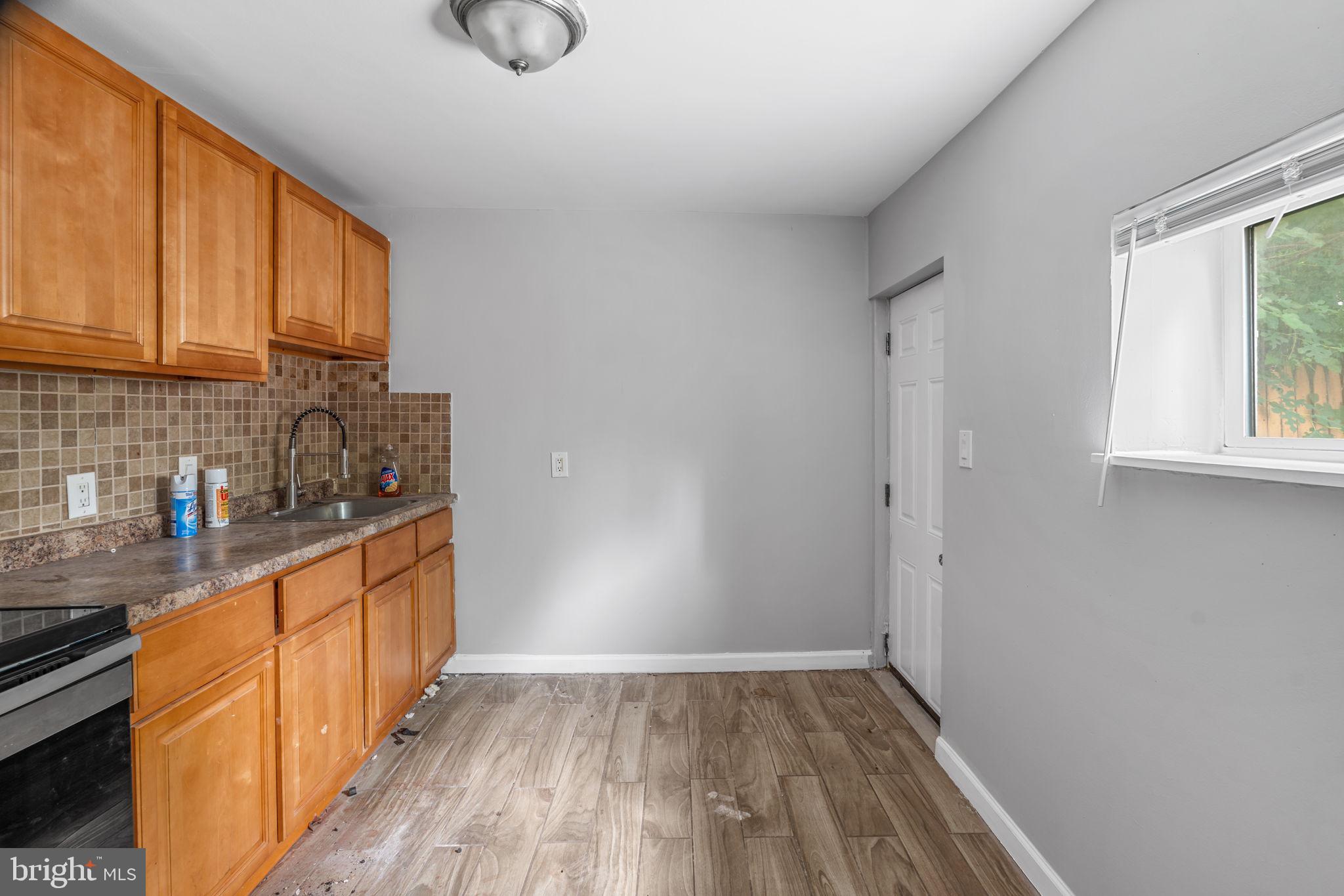 EAST KENSINGTON - Residential