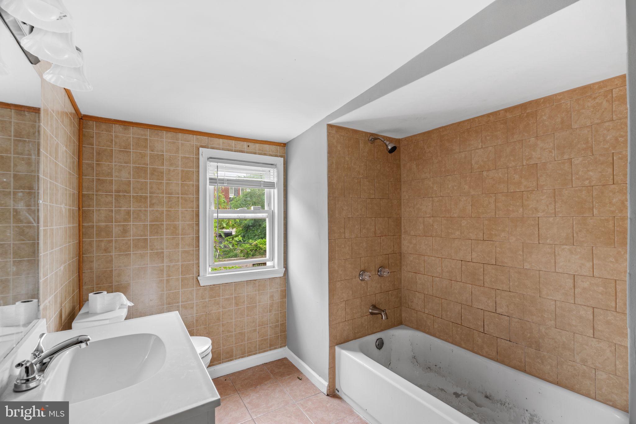 EAST KENSINGTON - Residential