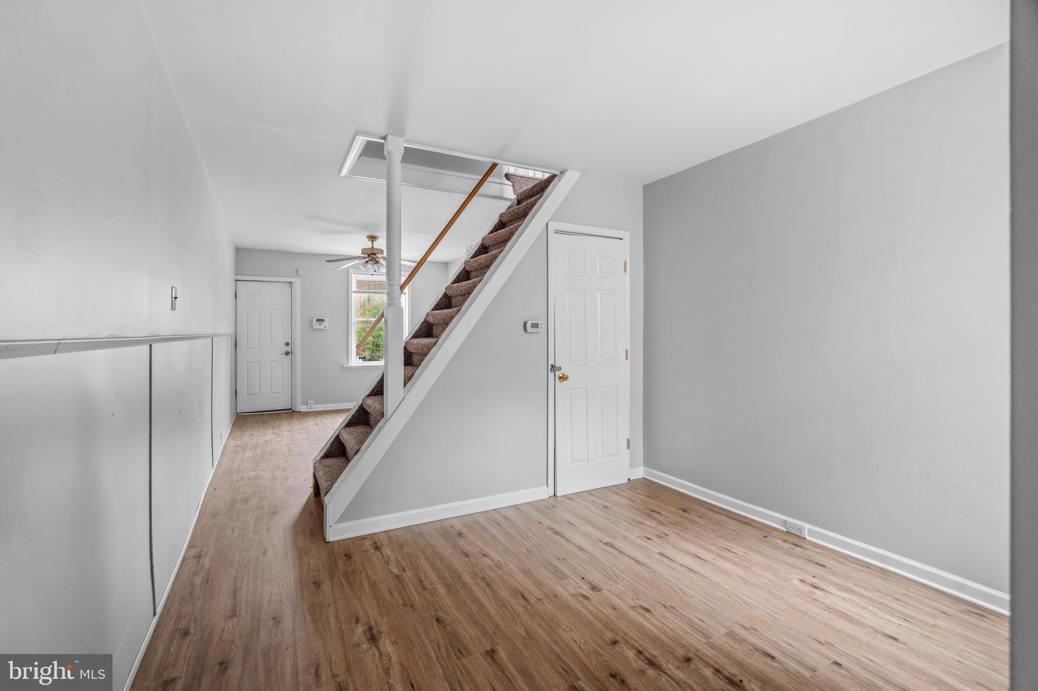 EAST KENSINGTON - Residential