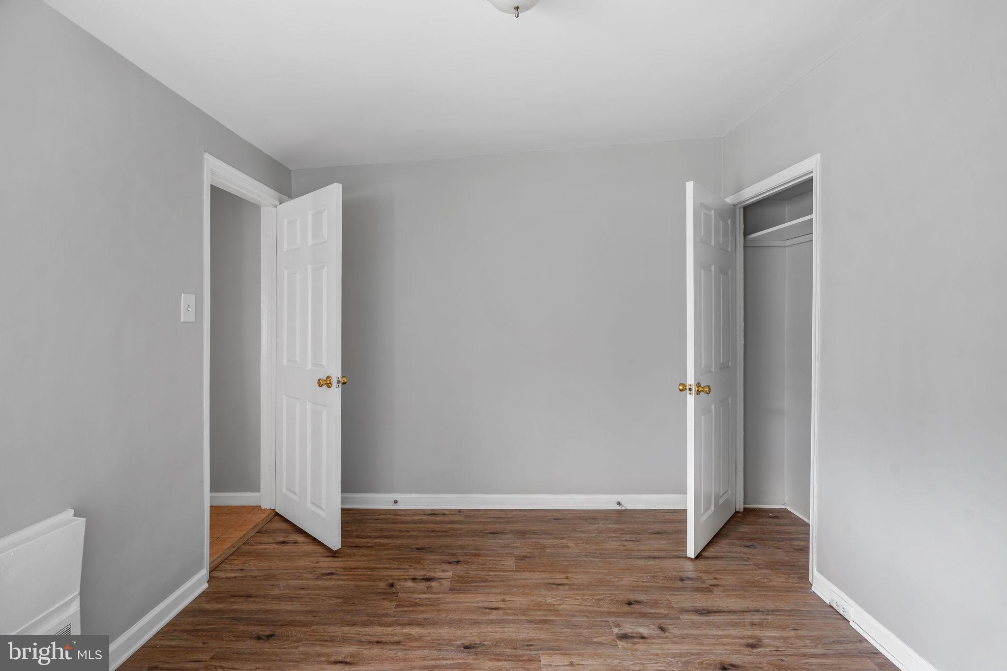 EAST KENSINGTON - Residential