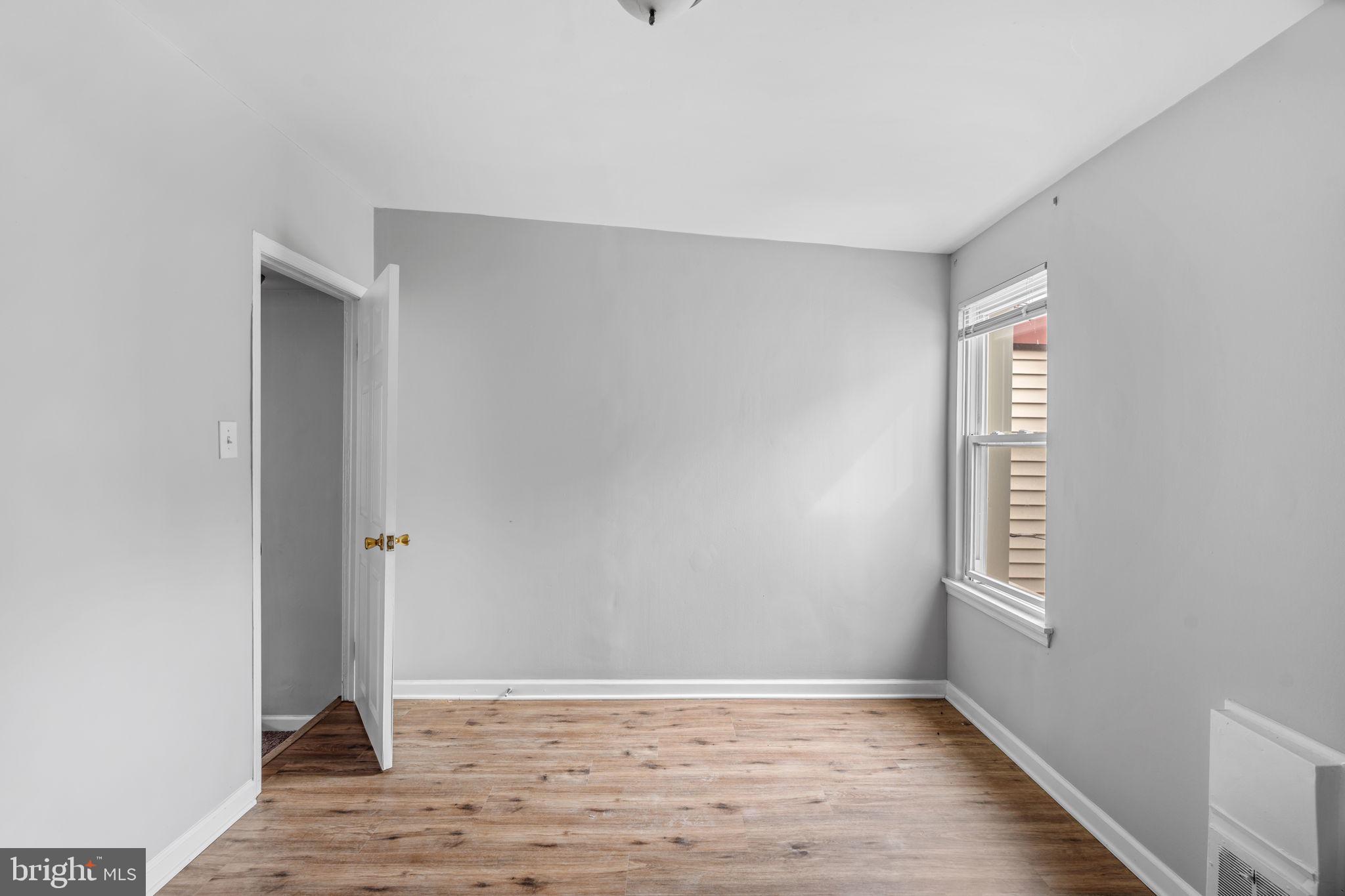EAST KENSINGTON - Residential