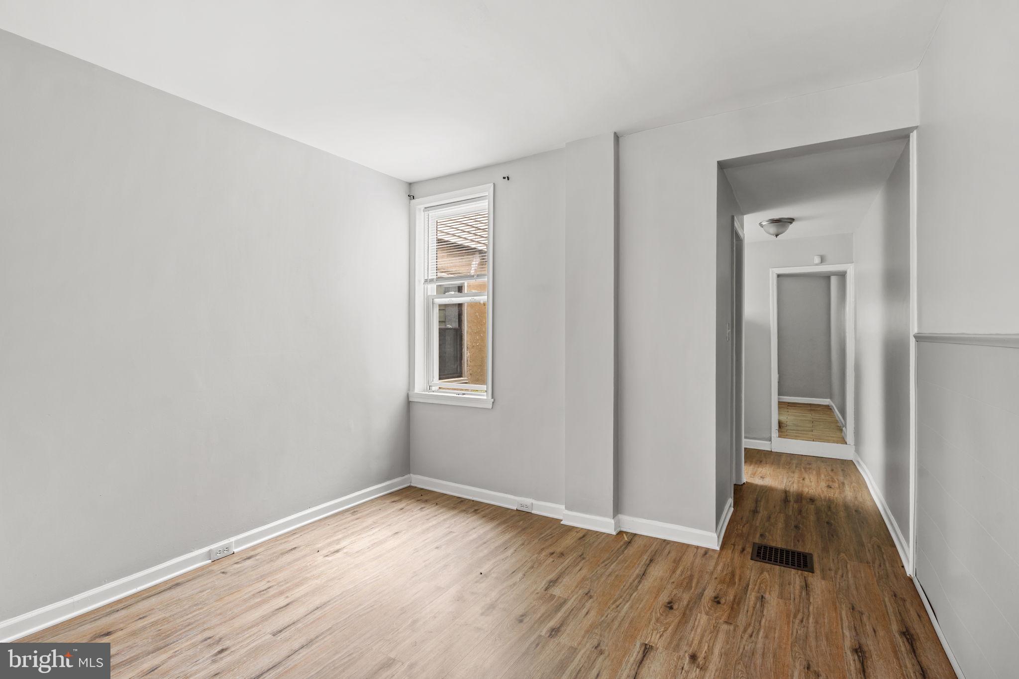 EAST KENSINGTON - Residential