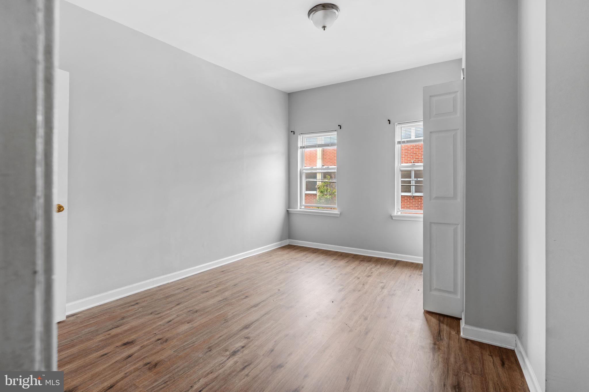 EAST KENSINGTON - Residential