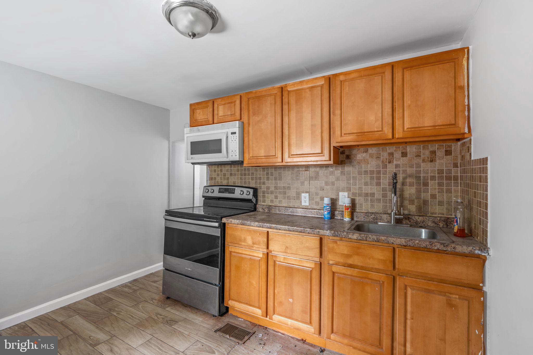 EAST KENSINGTON - Residential