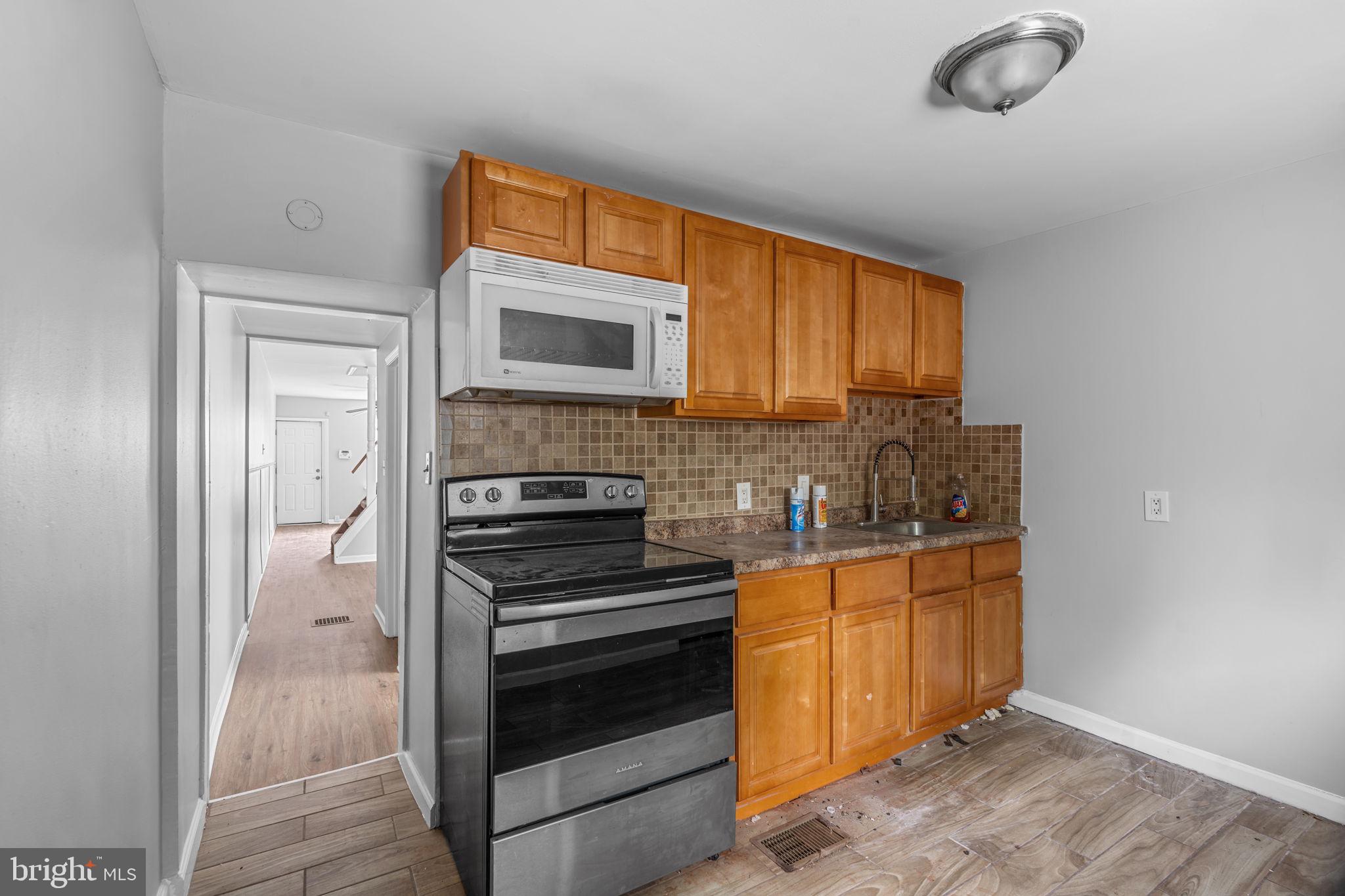 EAST KENSINGTON - Residential