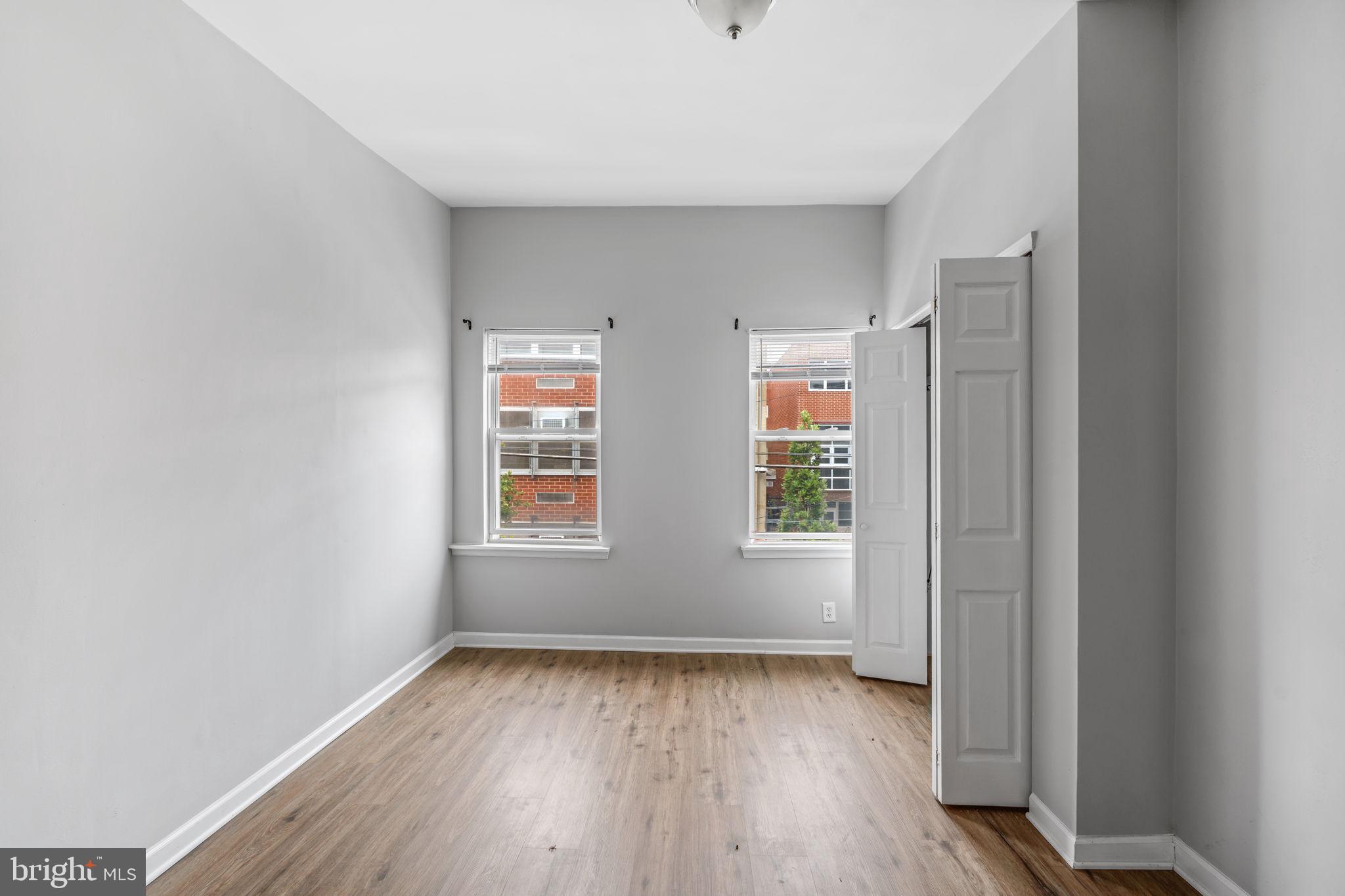 EAST KENSINGTON - Residential