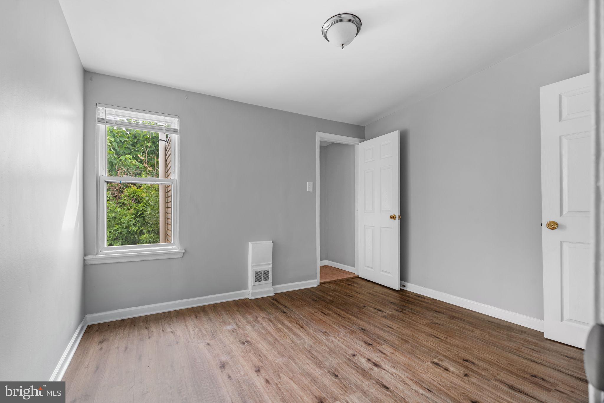 EAST KENSINGTON - Residential