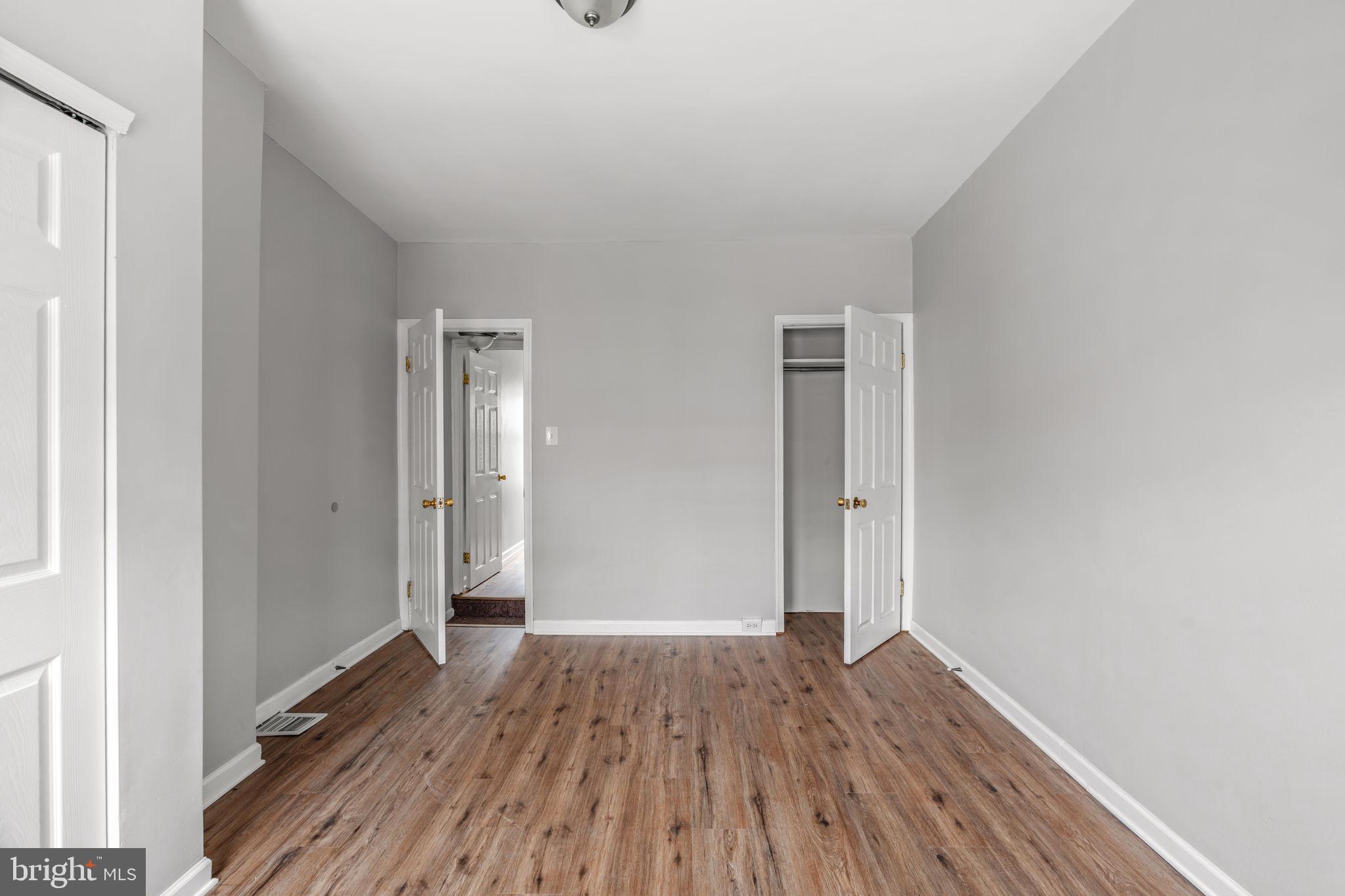 EAST KENSINGTON - Residential