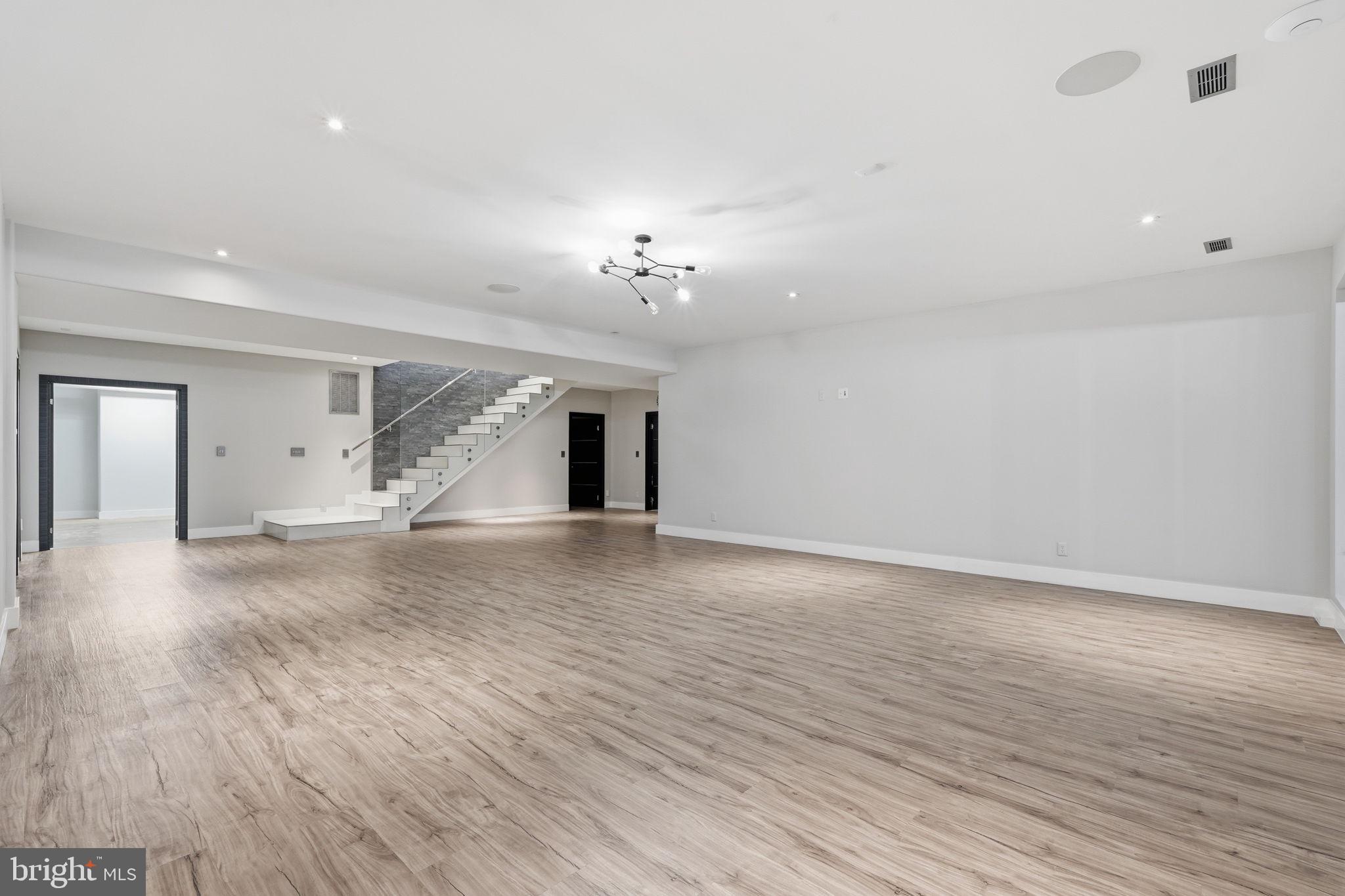 RESERVES AT PINECREST - Residential