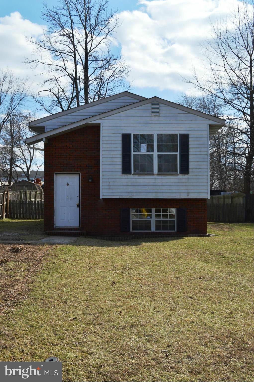 Split foyer on dead end street in central location of Glen Burnie.  Large lot, fenced rear shed, three bedrooms, 2.1 baths.