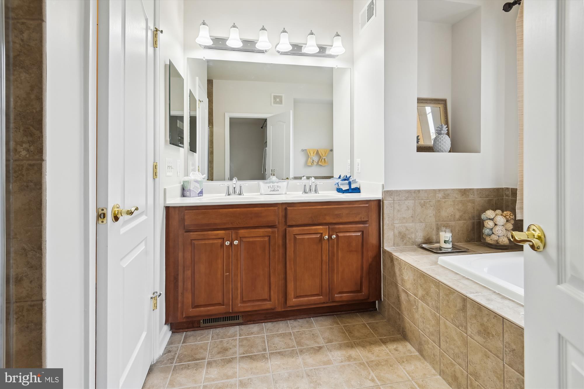 RESIDENCES AT BRAMBLETON - Residential Lease