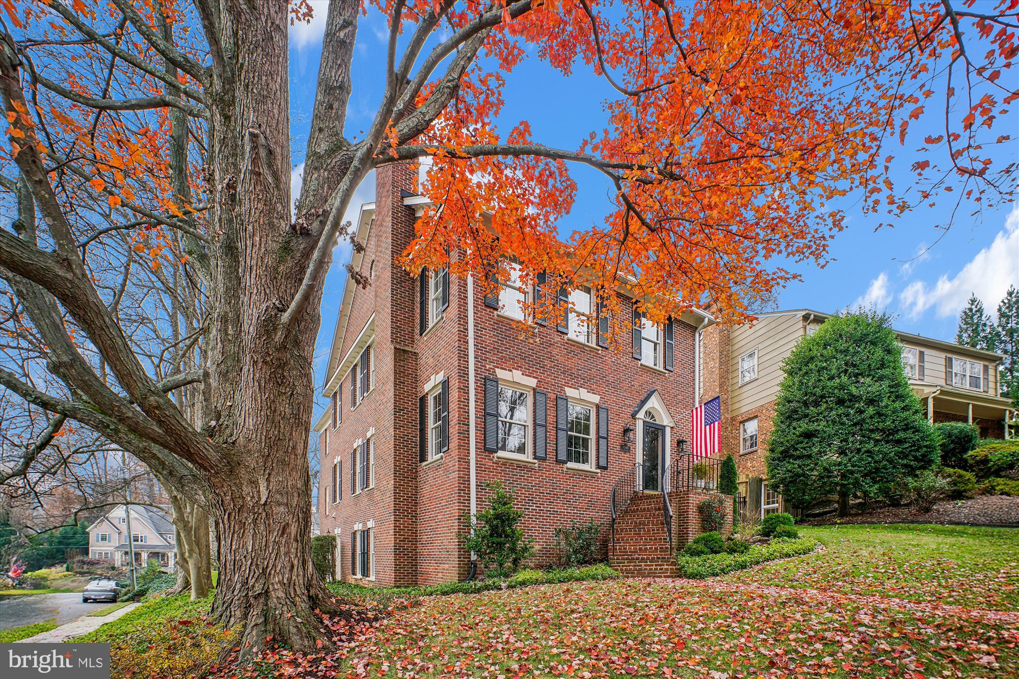 COUNTRY CLUB HILLS - Residential