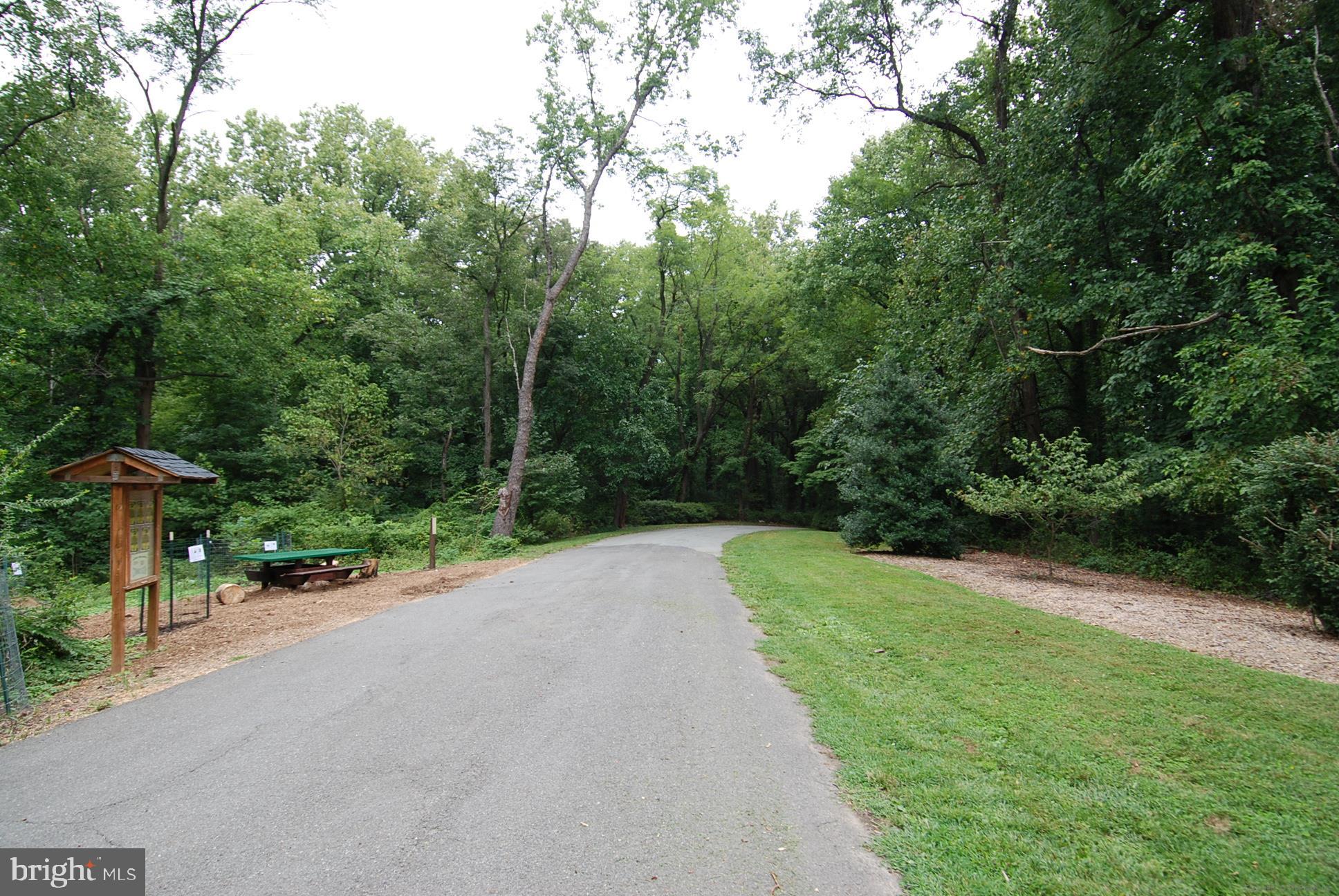 COUNTRY CLUB HILLS - Residential