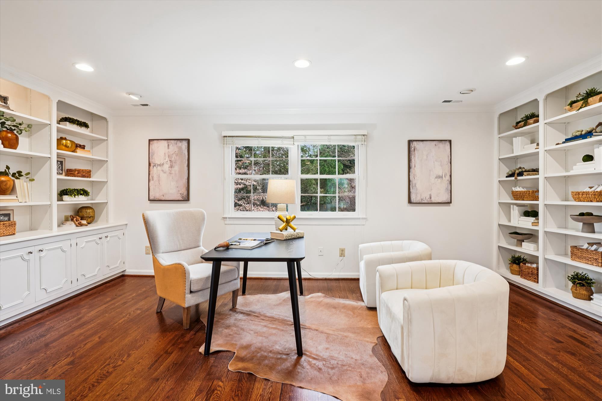 COUNTRY CLUB HILLS - Residential