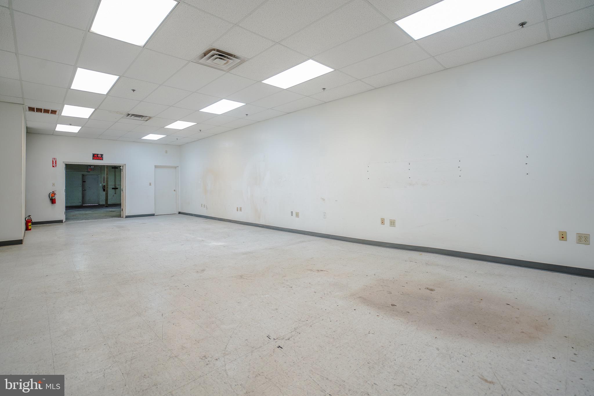 Welcome to 4432 E Bristol Rd - This is a Class A building with plenty of space for the new tenant. This consists of a professional waiting area & office as well as rear entrance for loading or unloading of deliveries. 
This is the true all around flex space with MANY MANY possibilities. Property may also be expanded to include another parcel of 1500 Square feet = Totaling 4500 Square feet. Call with any questions. Available now!
