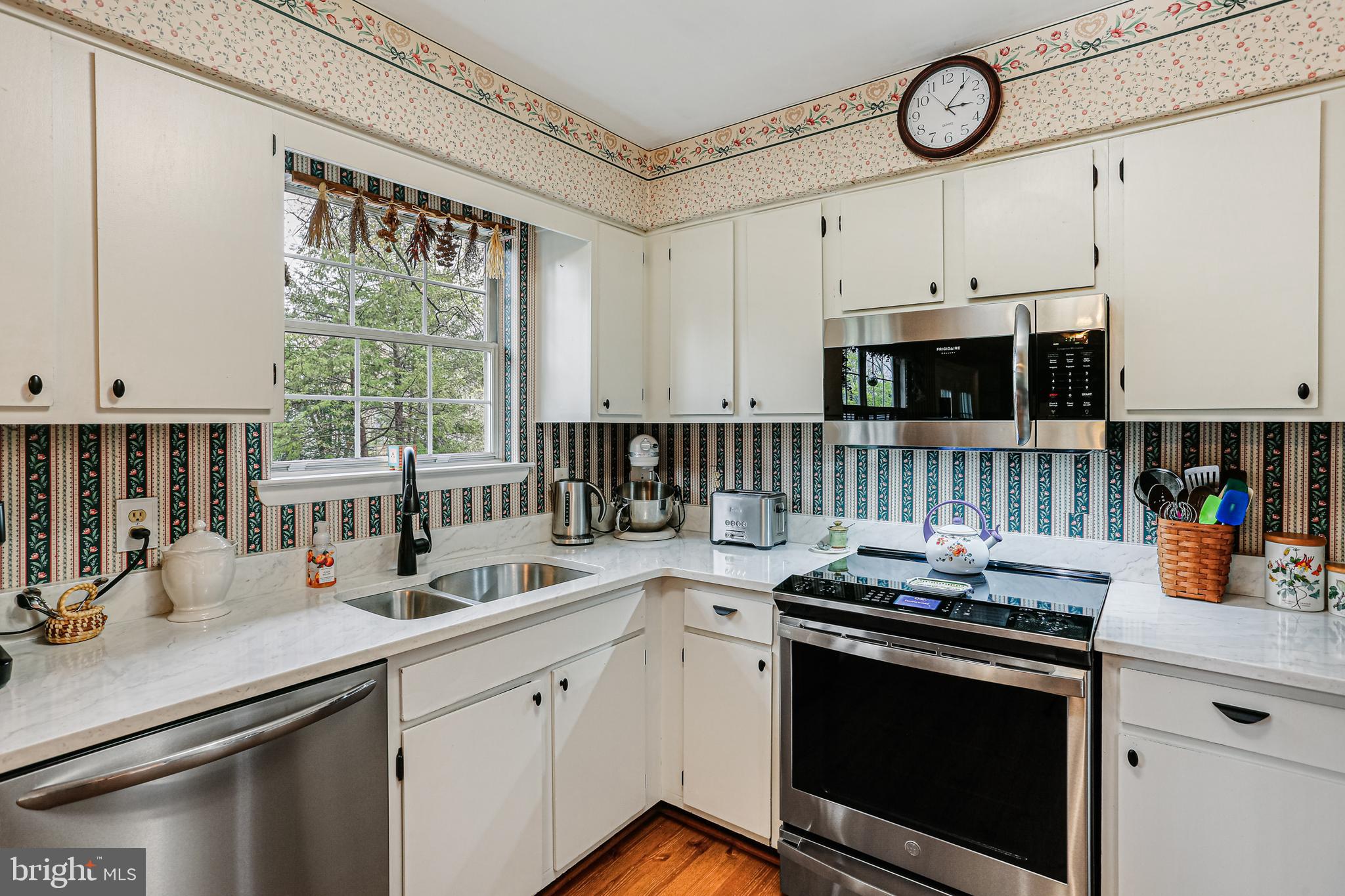 DIVINITY COVE - Residential