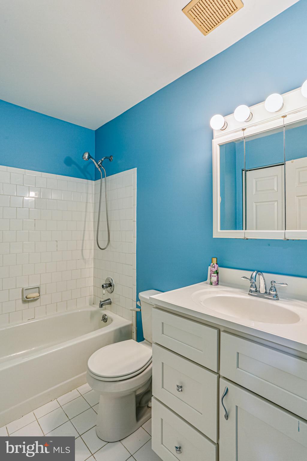 DIVINITY COVE - Residential