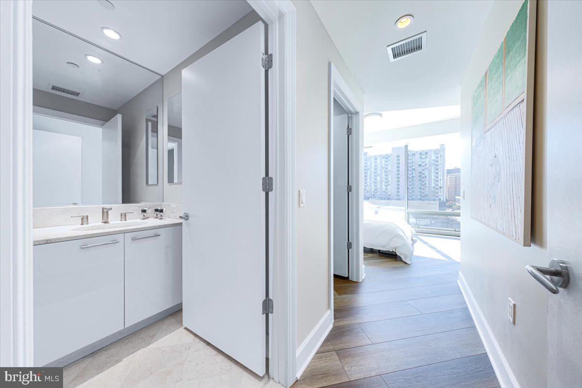 ROSSLYN - Residential