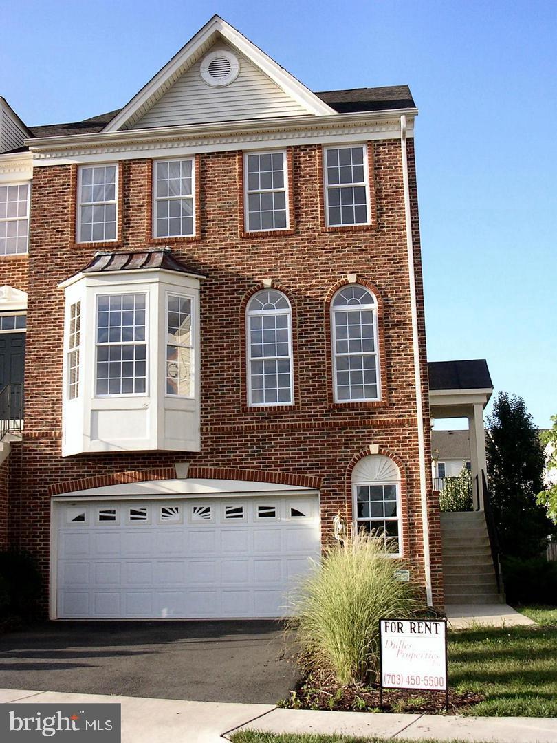*** 4BR/3.5BA END UNIT GARAGE TOWNHOME - FORMER MODEL *** CONVENIENT LOCATION - NEAR SHOPPING, PUBLIC TRANSPORTATION & SCHOOLS. FEATURES GOURMET KITCHEN WITH UPDATED APPLIANCES AND GRANITE COUNTERTOPS; CROWN MOLDING; WIRED FOR SOUND - INTERCOM & SECURITY; HARDWOOD FLOORING IN LIVING ROOM, BREAKFAST ROOM & FAMILY ROOM; FAMILY ROOM HAS ELECTRIC FIREPLACE; CARPET IN ALL THREE UPPER BEDROOMS & ALL OF LOWER LEVEL; REAR YARD FENCED & LANDSCAPED. APPLICATION FEE IS $50 PER ADULT - ALL ADULTS WILL BE ON LEASE; TENANT INSURANCE REQUIRED PER LEASE; PETS WILL BE ON A CASE-BY-CASE BASIS WITH PET DEPOSIT; NO SMOKERS.