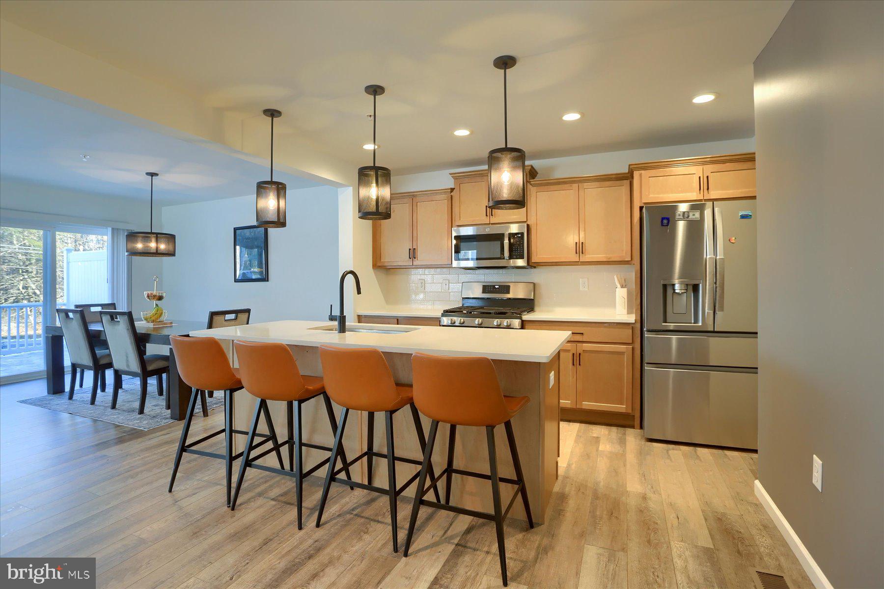 EASTVALE GROVE - Residential