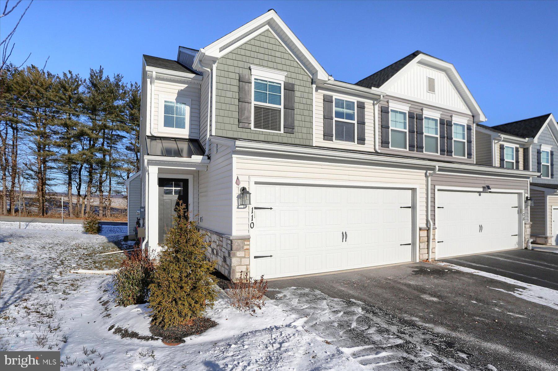 EASTVALE GROVE - Residential