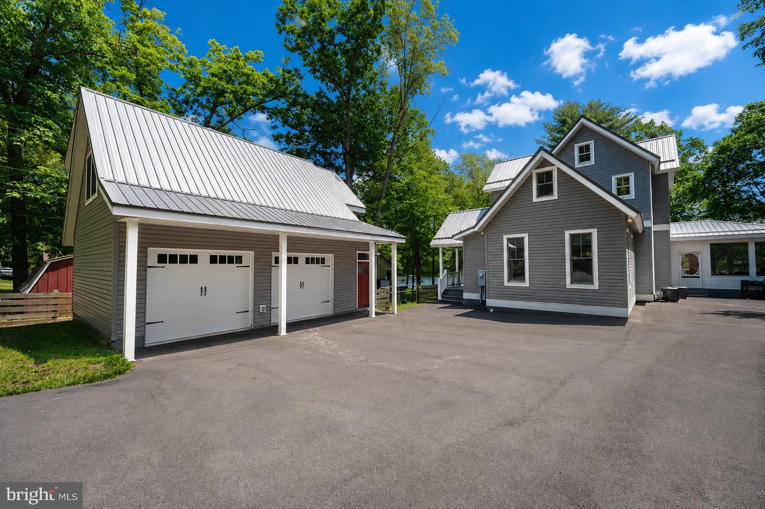THOUSAND ACRES - Residential